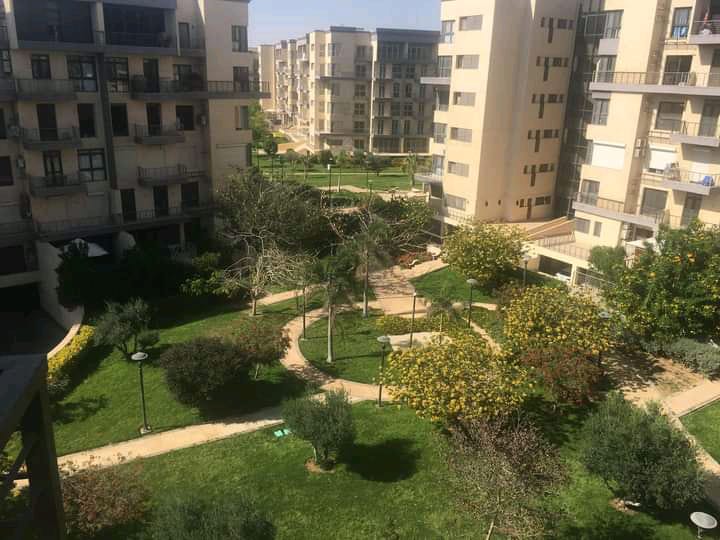 شقة في مدينتي 175 م2 للإيجار مفروش بحري على حديقة كبيرة تشطيب خاص 53,000 ج 